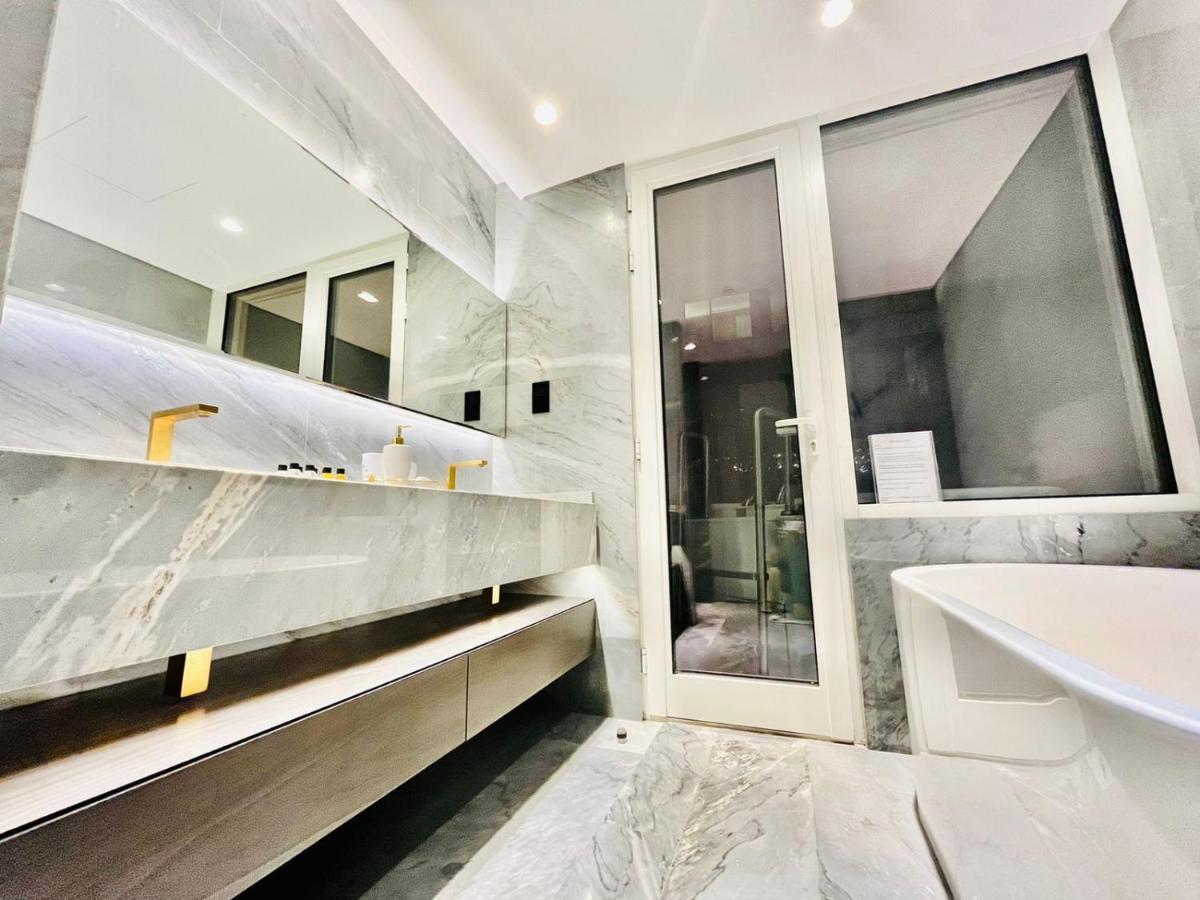 Five Palm Jumeirah - 2 Bedrooms & Maid Room In A Splendid Resort - Modernlux ดูไบ ภายนอก รูปภาพ
