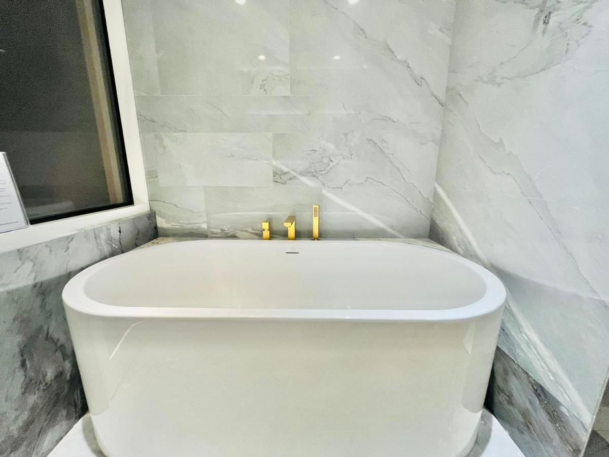 Five Palm Jumeirah - 2 Bedrooms & Maid Room In A Splendid Resort - Modernlux ดูไบ ภายนอก รูปภาพ